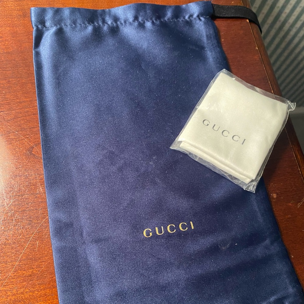 Gucci Drawstring satin sunglasses holder + sunglass cleaner